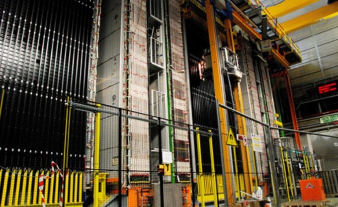 이탈리아 그란사소의 지하실험실에 설치된 거대한 중성미자 검출장치. 오페라 제공